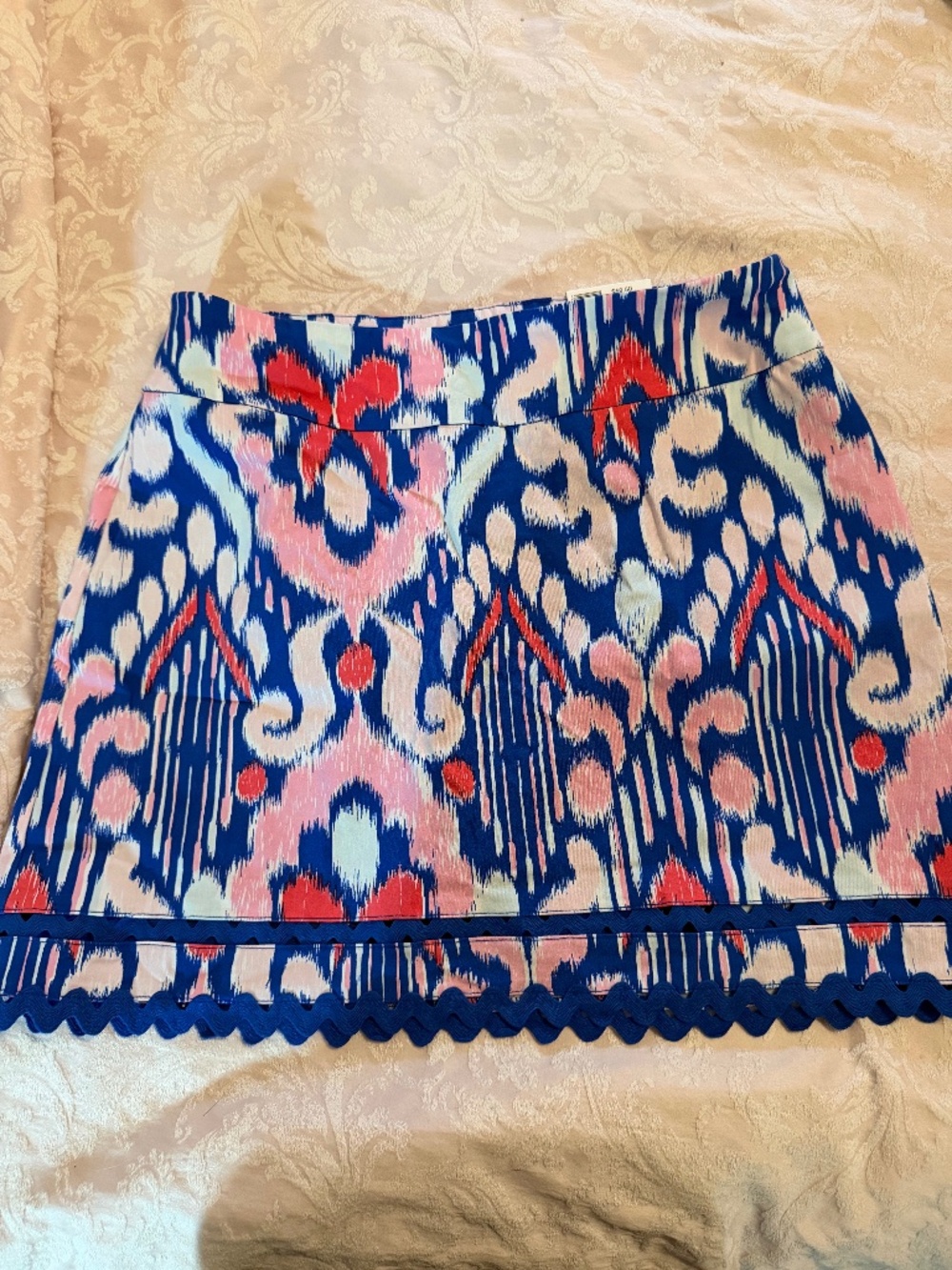 CROWN & IVY SIZE 8 BLUE PATTERN SKORT LOT6408